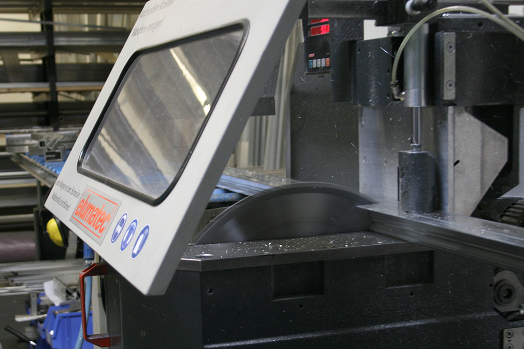 CNC-Saegen Passgenauer Zuschnitt der Profile