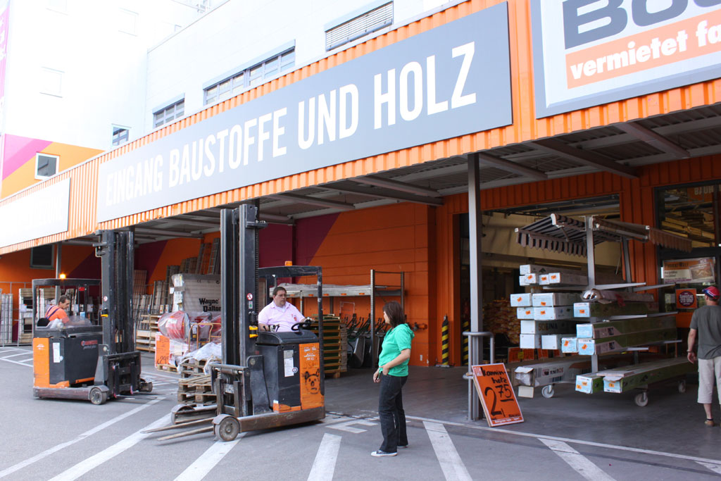 Displays Eingang Hornbach