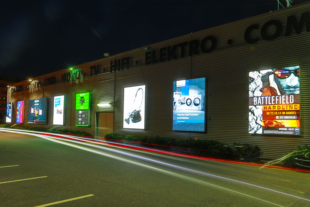 MEdia MArkt STOR OUT beleuchtet